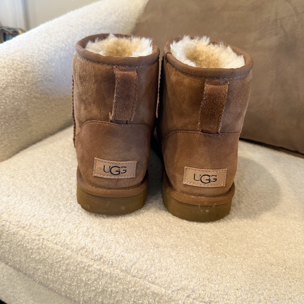 UGG Classic Mini Boots - Picture 4 of 6